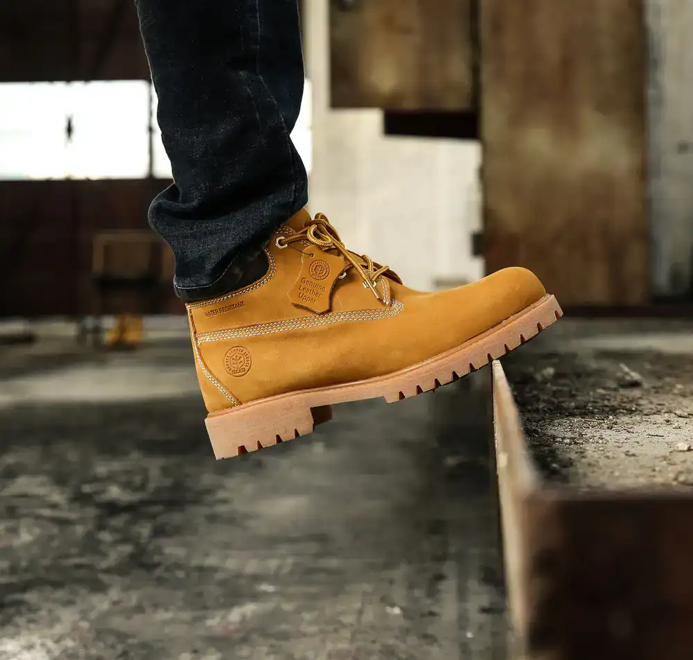 Durable utility boots for rough weather